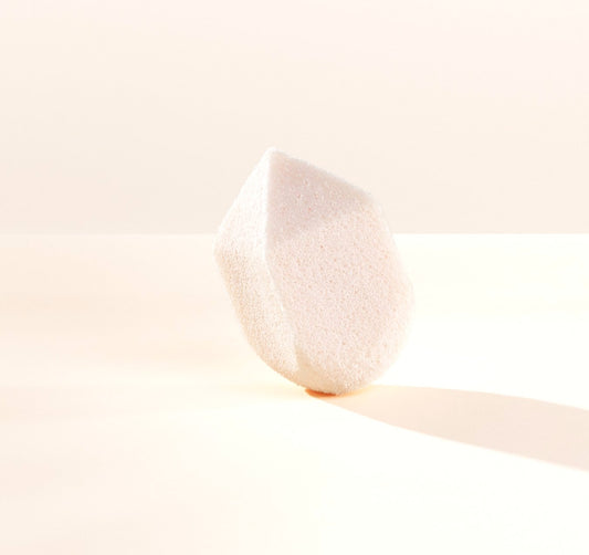 Rare Beauty by Selena Gomez Liquid Touch Multi-Tasking Makeup Sponge 1pza